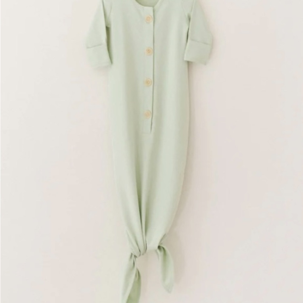 NWTs Organic Newborn Knotted Gown in Mint